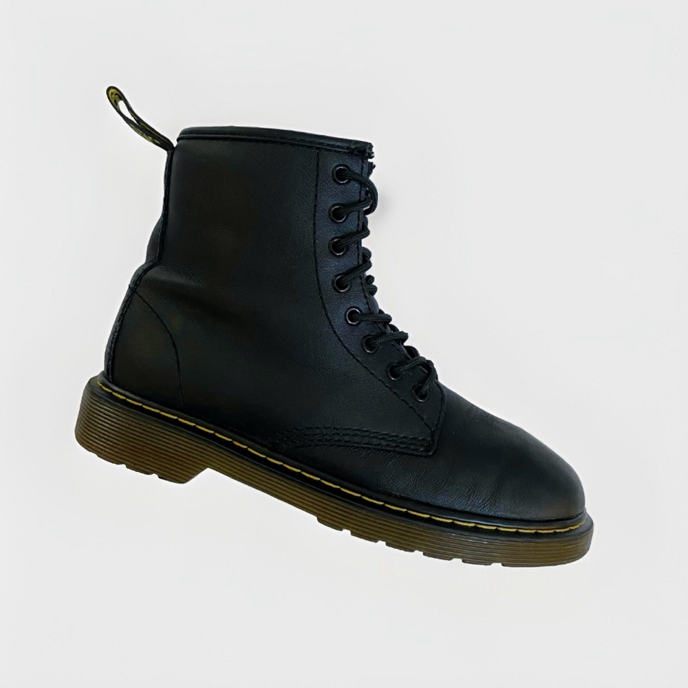 DR. MARTENS DELANEY 1460 black leather 8 eyelet lace up ankle boots